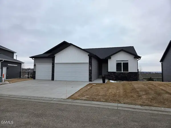 4810 Cornice Loop, Bismarck, ND 58503