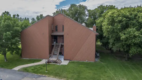 3022 Manchester Street, Bismarck, ND 58504