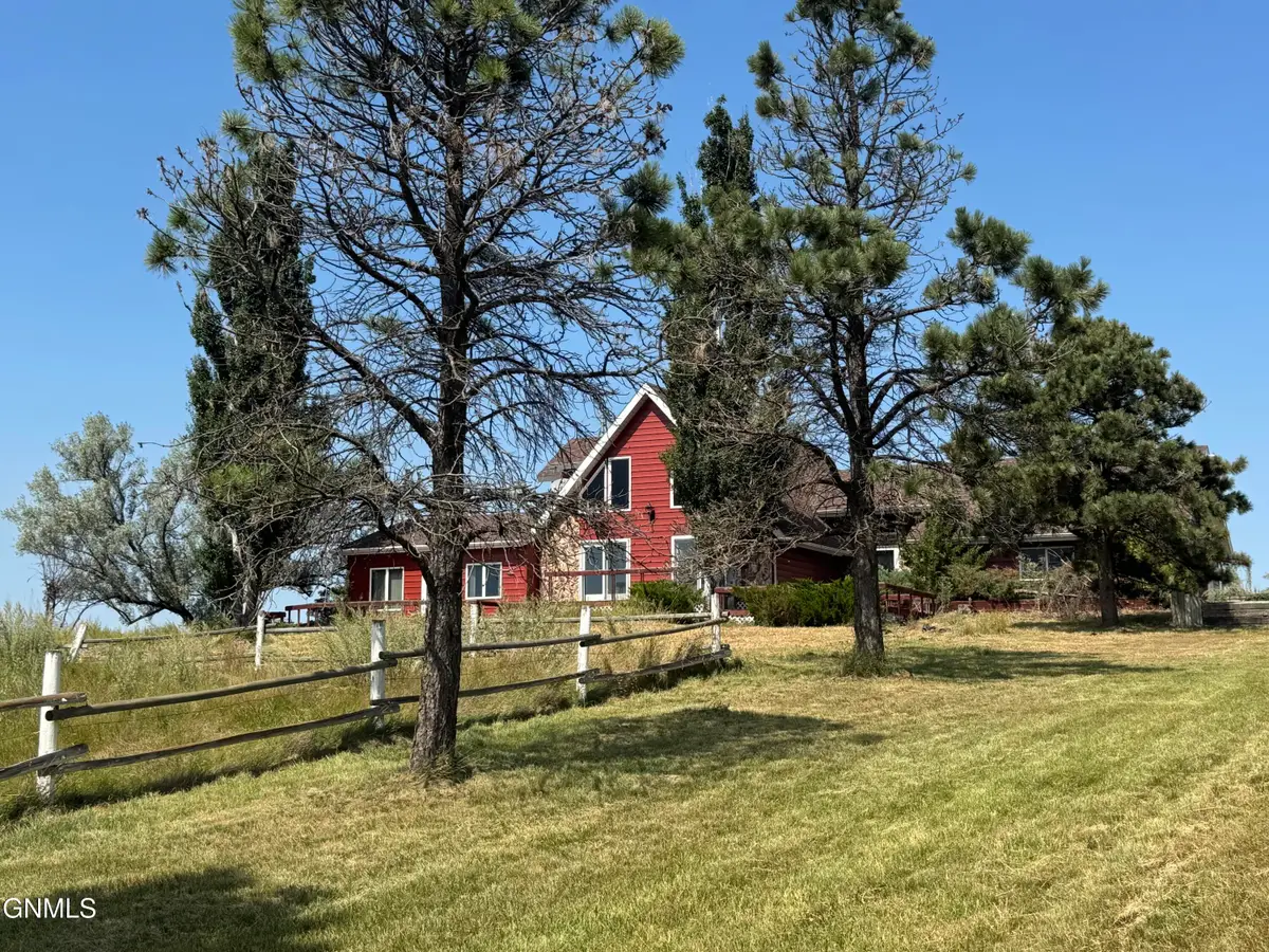 1292 8th Street Sw, Dickinson, ND 58601 - #1