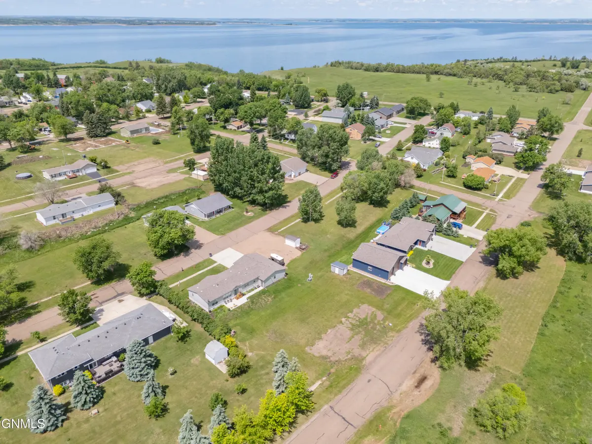 206 6th Street, Riverdale, ND 58565 - #1