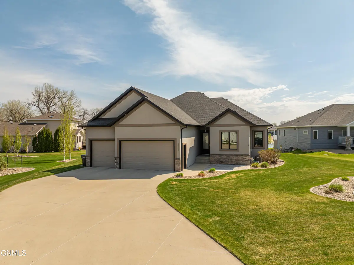 3904 Waterfront Place Se, Mandan, ND 58554 - #1