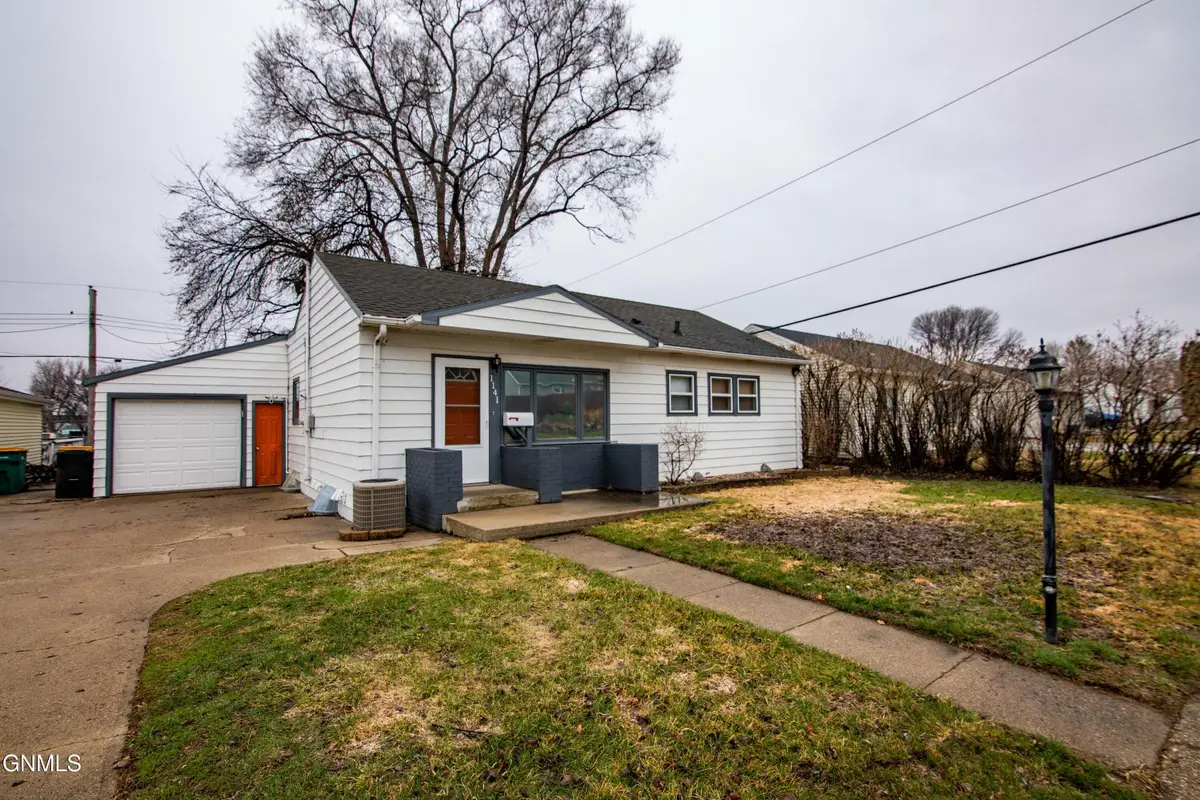 1141 B Avenue W, Bismarck, ND 58501 - #1