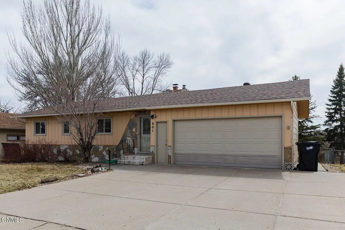 601 Interstate Avenue W, Bismarck, ND 58503 - #1
