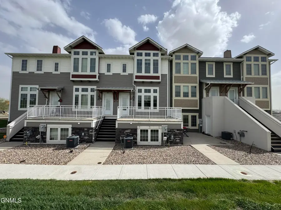 4005 Calgary Avenue, Bismarck, ND 58503 - #2