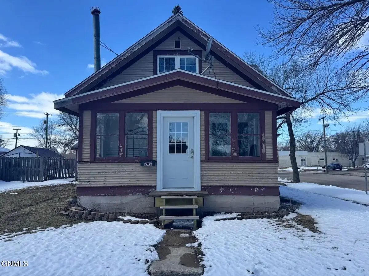 202 4th Avenue Sw, Jamestown, ND 58401 - #1