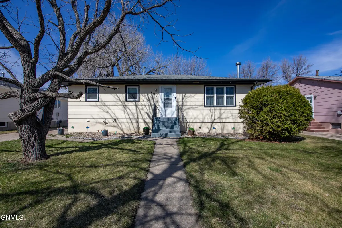 209 3rd Avenue Sw, Mandan, ND 58554 - #1