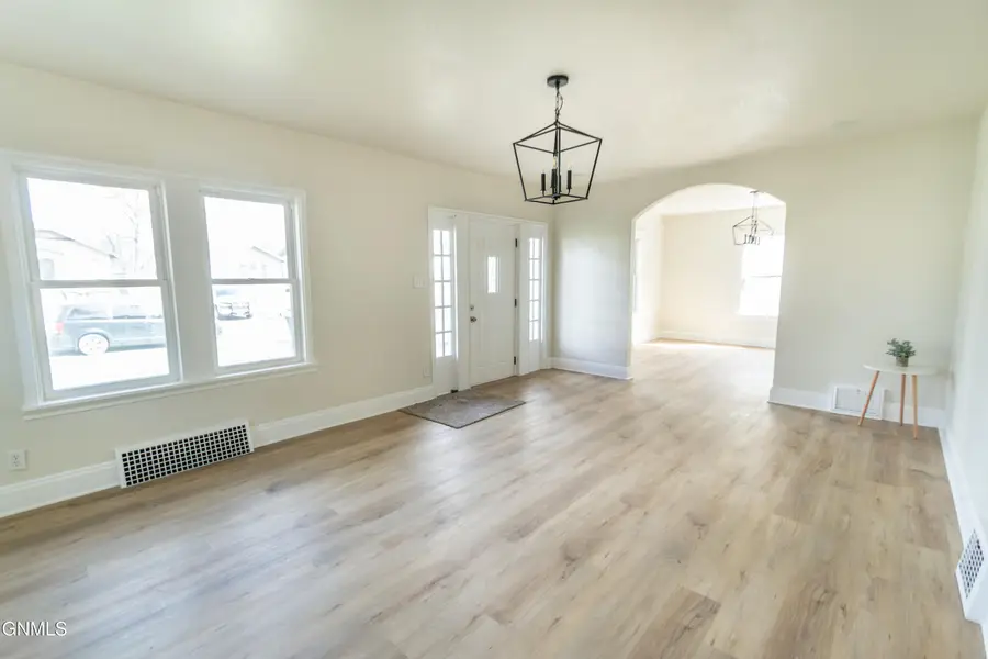 916 8th Street N, Bismarck, ND 58501 - #3