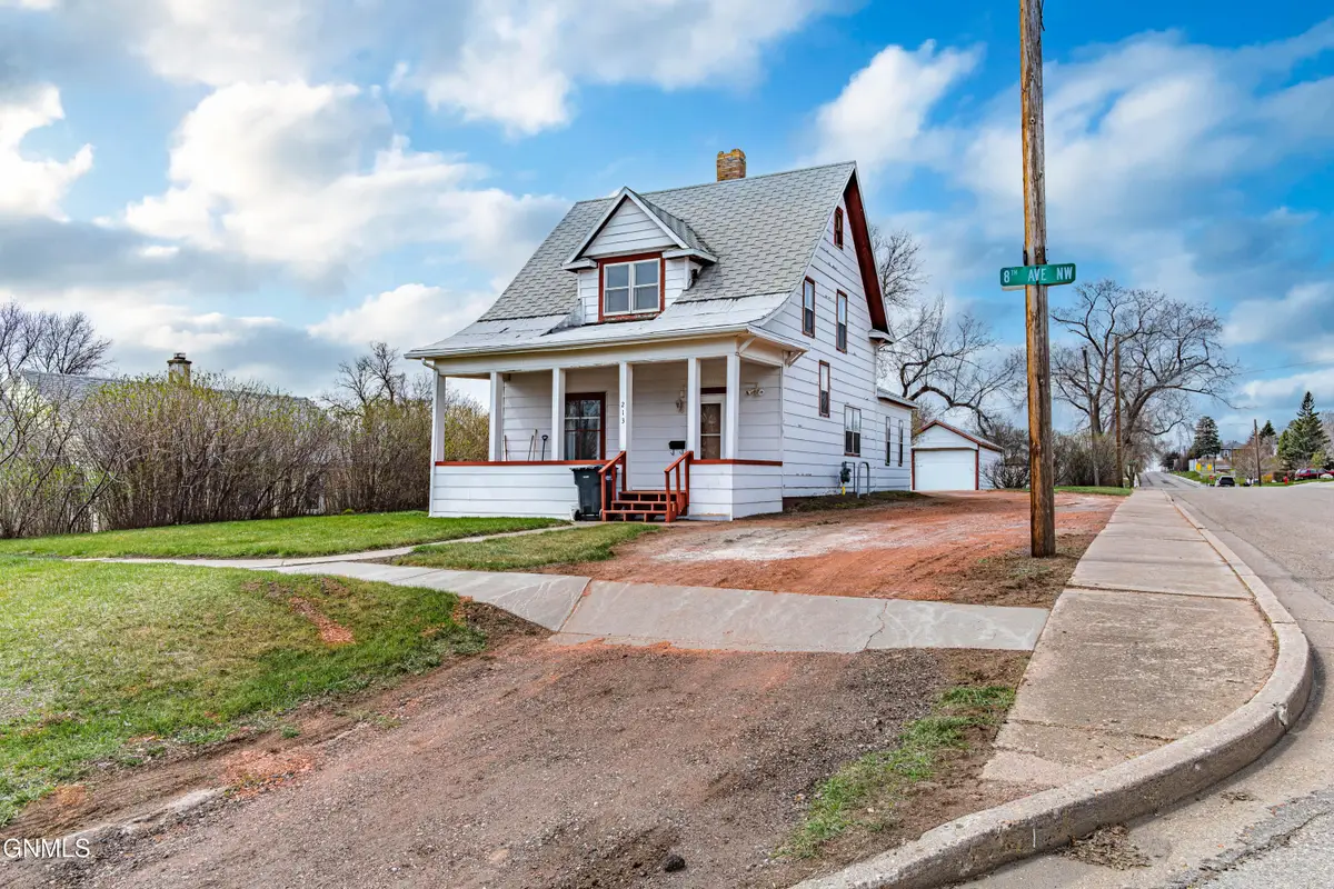 213 8th Avenue Nw, Mandan, ND 58554 - #1