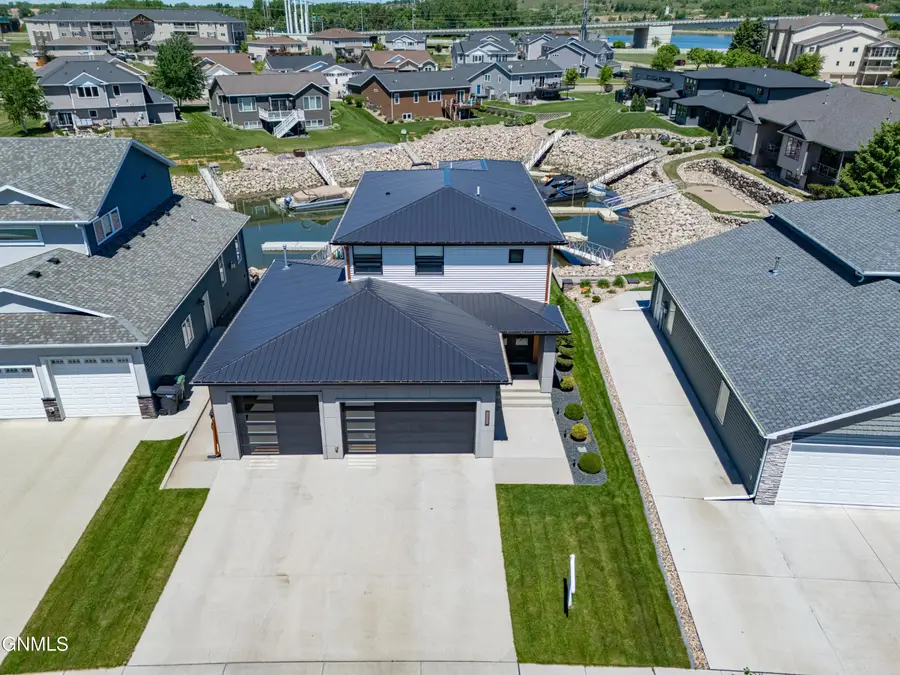 2321 Bayview Court, Mandan, ND 58554 - #2