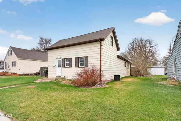 815 4th Avenue W, Williston, ND 58801