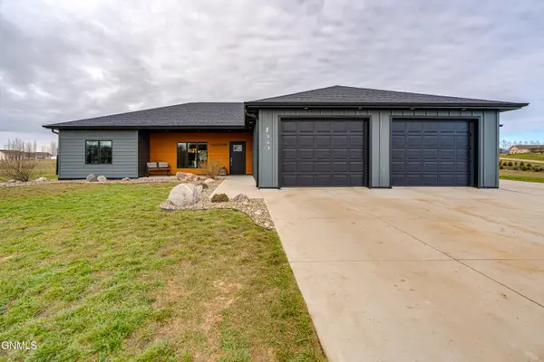 7530 Scenic Hills Road, Bismarck, ND 58503