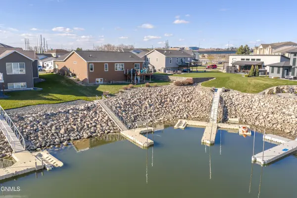 2223 Bridgeview Court Se, Mandan, ND 58554