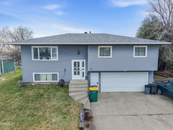 705 16th Avenue Nw, Mandan, ND 58554