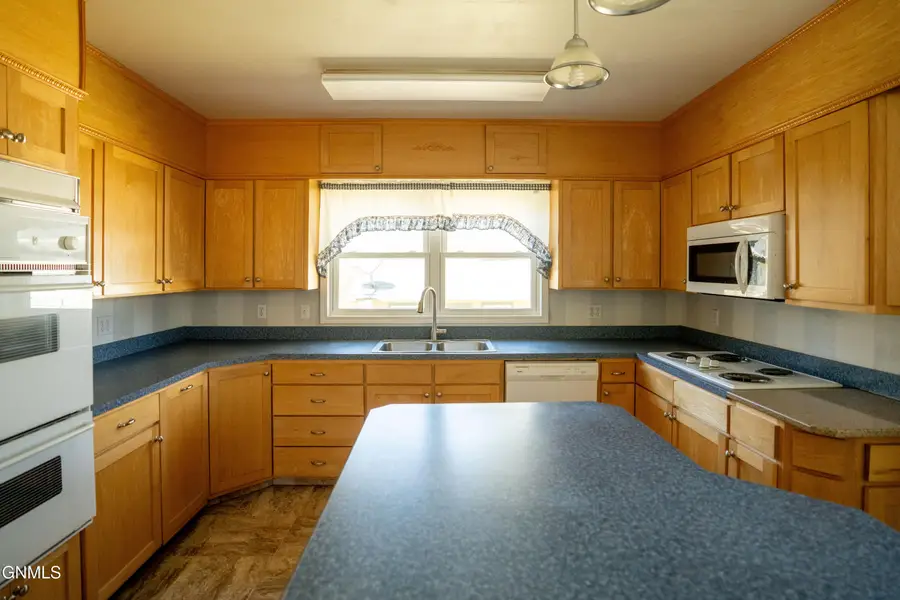 218 11th Avenue Ne, Jamestown, ND 58401 - #3