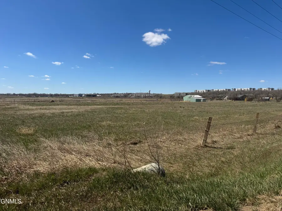 605 17th Avenue Ne, Watford City, ND 58854 - #3