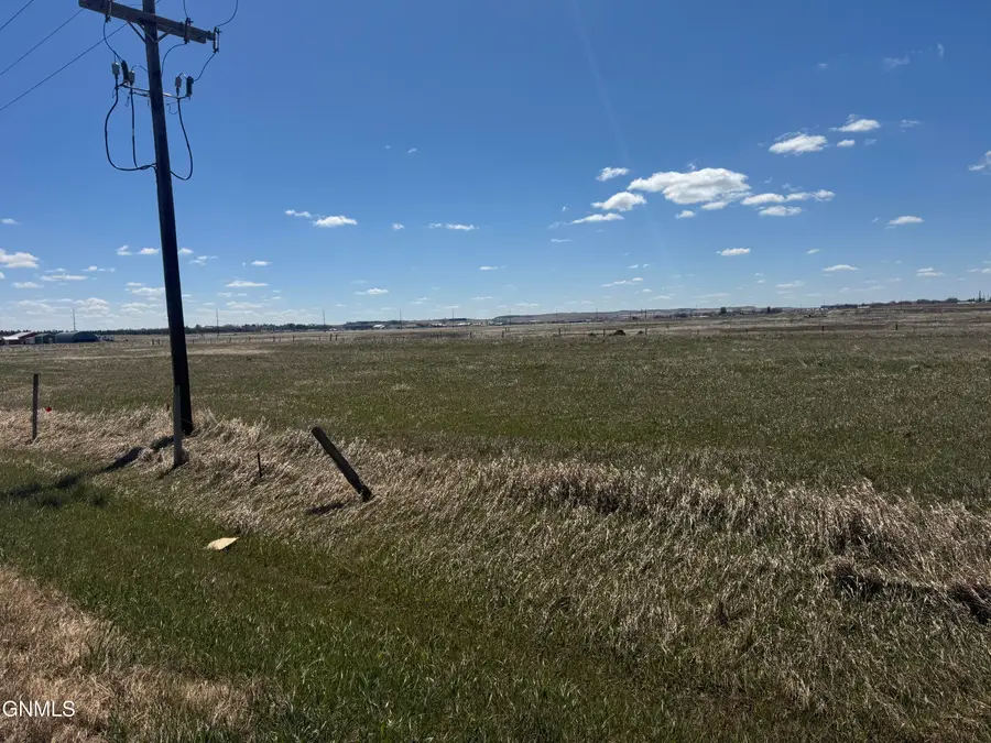 609 17th Avenue Ne, Watford City, ND 58854 - #3