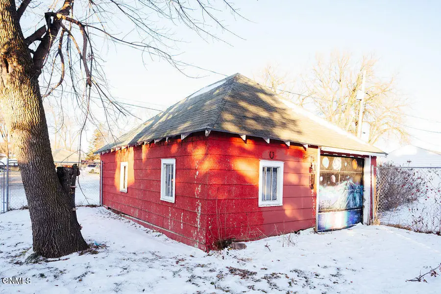 320 5th Avenue Sw, Jamestown, ND 58401 - #2