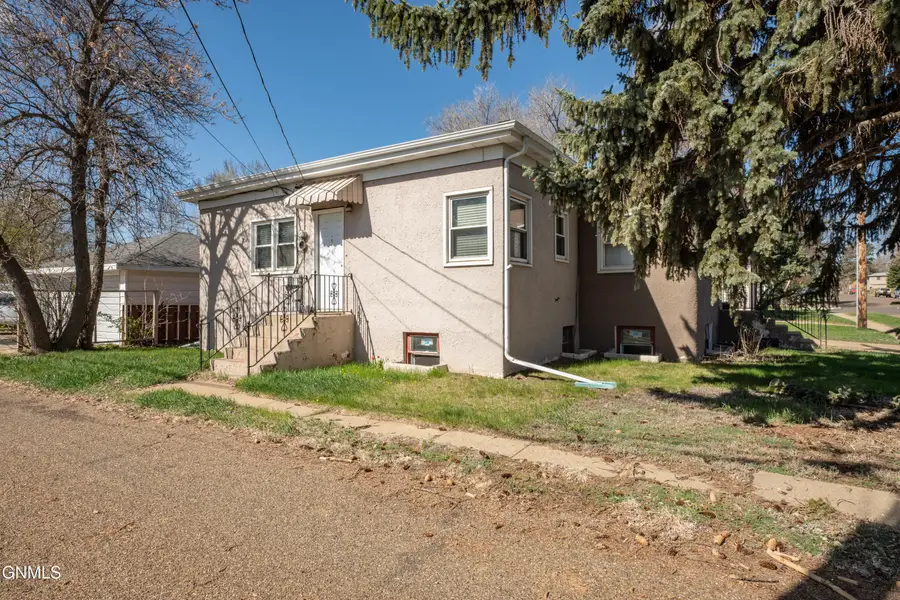 523 3rd Street W, Dickinson, ND 58601 - #3