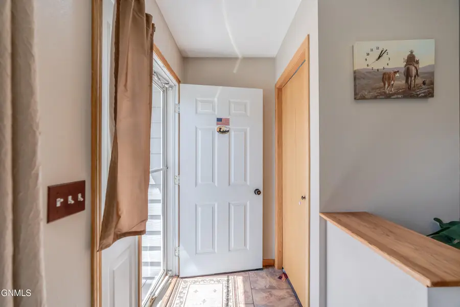 1008 21st Street Se, Mandan, ND 58554 - #2