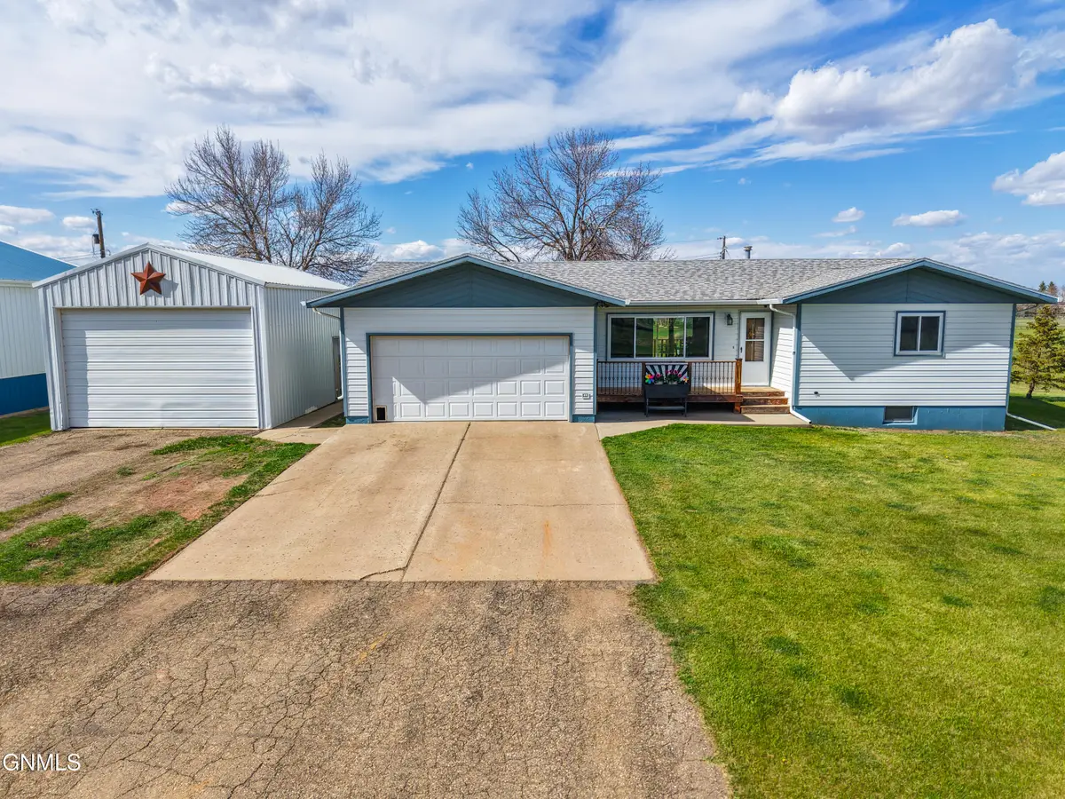 309 North Avenue E, Glen Ullin, ND 58631 - #1