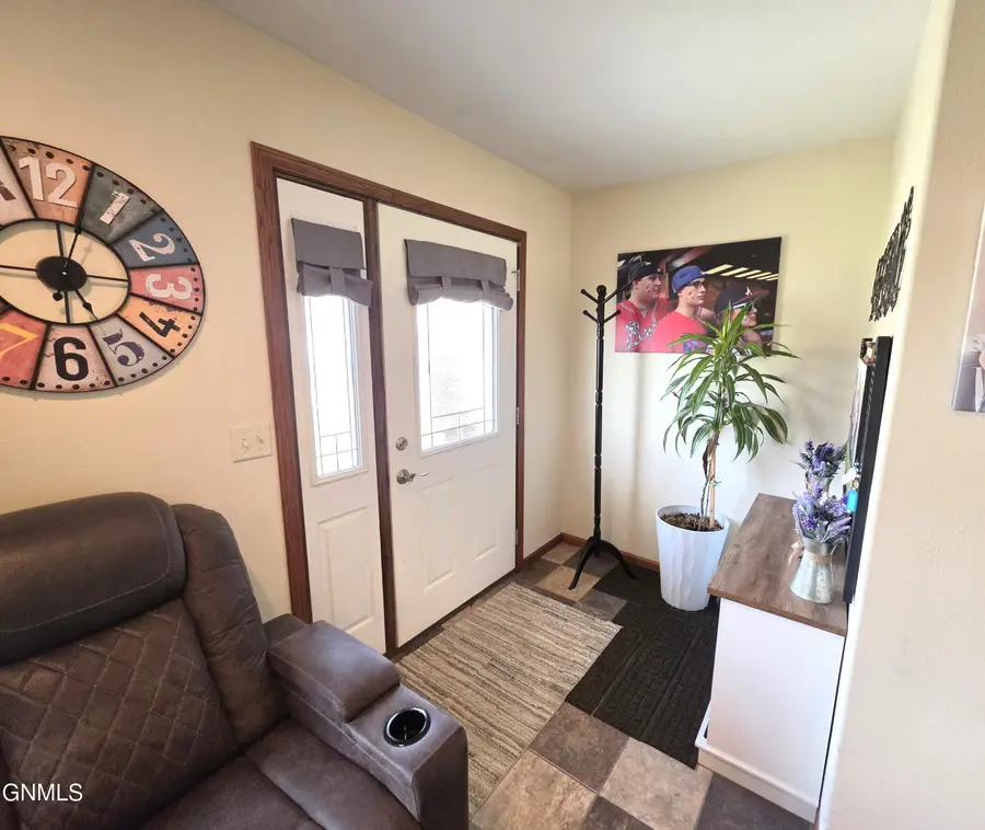 536 Elks Drive, Dickinson, ND 58601 - #2