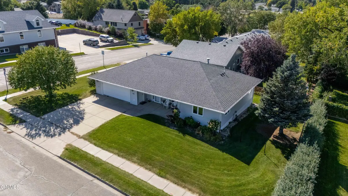 1096 Turnpike Avenue E, Bismarck, ND 58501 - #1