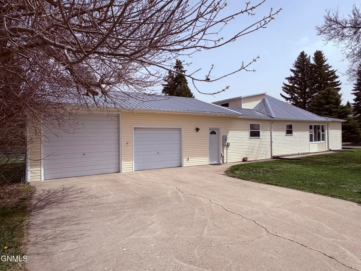 224 1st Street W, Center, ND 58530 - #1