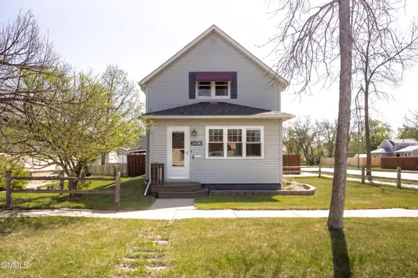 623 8th Avenue Se, Jamestown, ND 58401