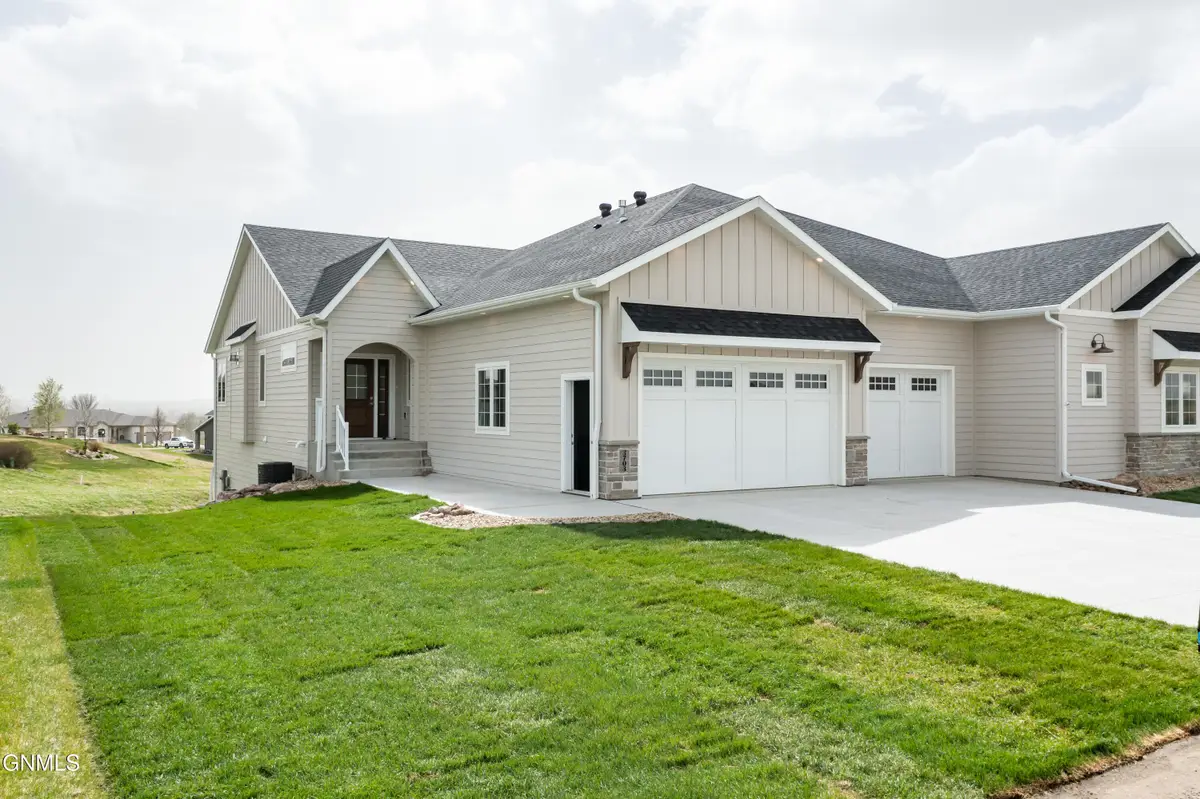 3703 Ridge Way, Bismarck, ND 58503 - #1