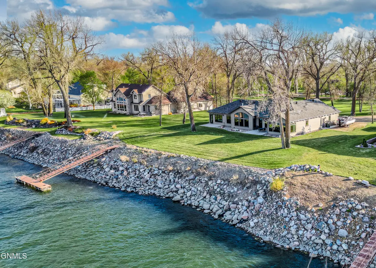 3240 River Place Drive N, Mandan, ND 58554 - #1
