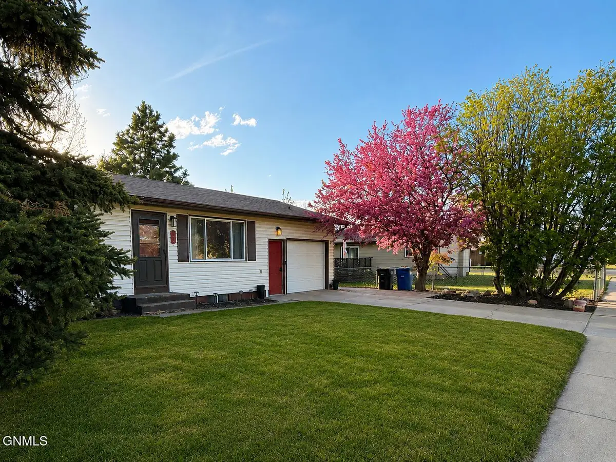 756 4th Avenue Sw, Dickinson, ND 58601 - #1