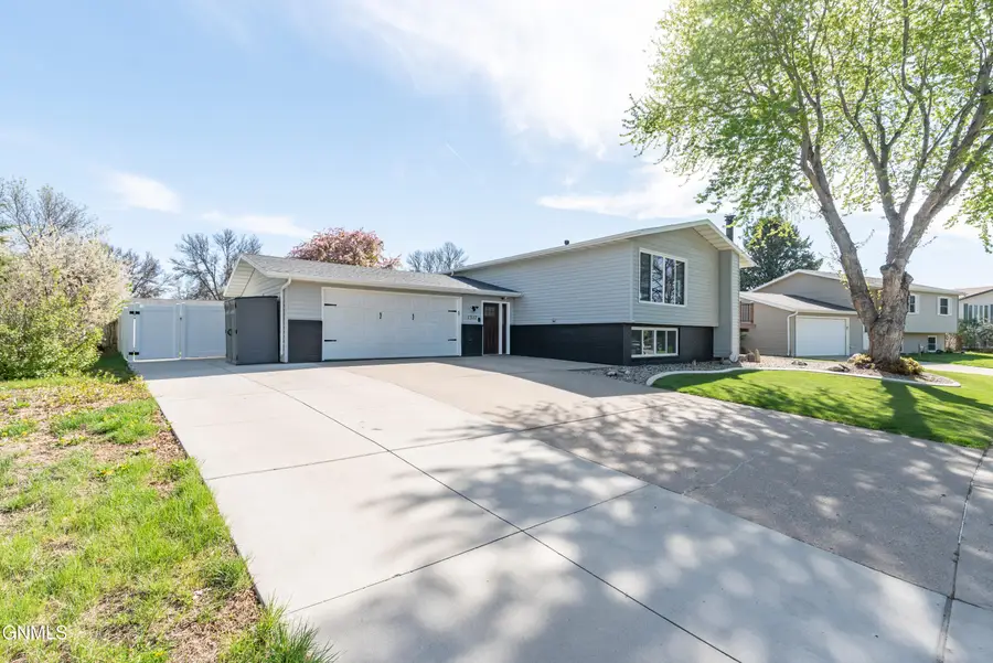 1517 Oakland Drive, Bismarck, ND 58504 - #2