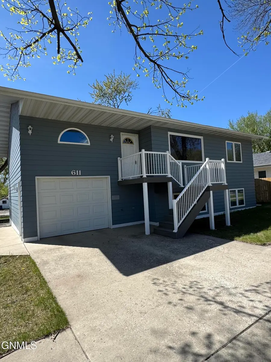 611 3rd Avenue Ne, Jamestown, ND 58401 - #2