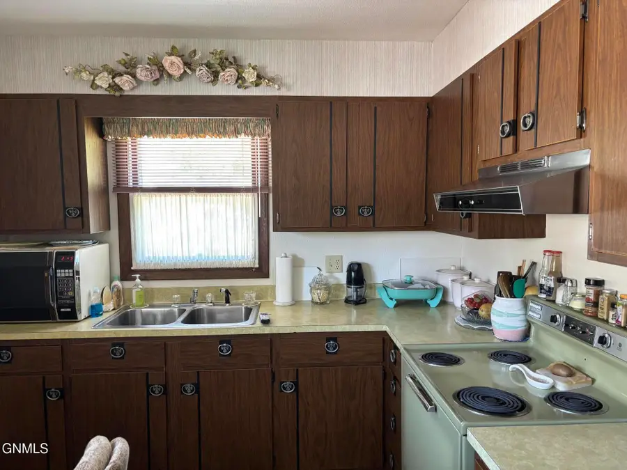 614 12th Street S, Bismarck, ND 58504 - #3