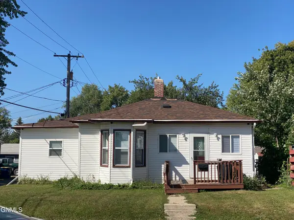 112 7th Street Nw, Jamestown, ND 58401