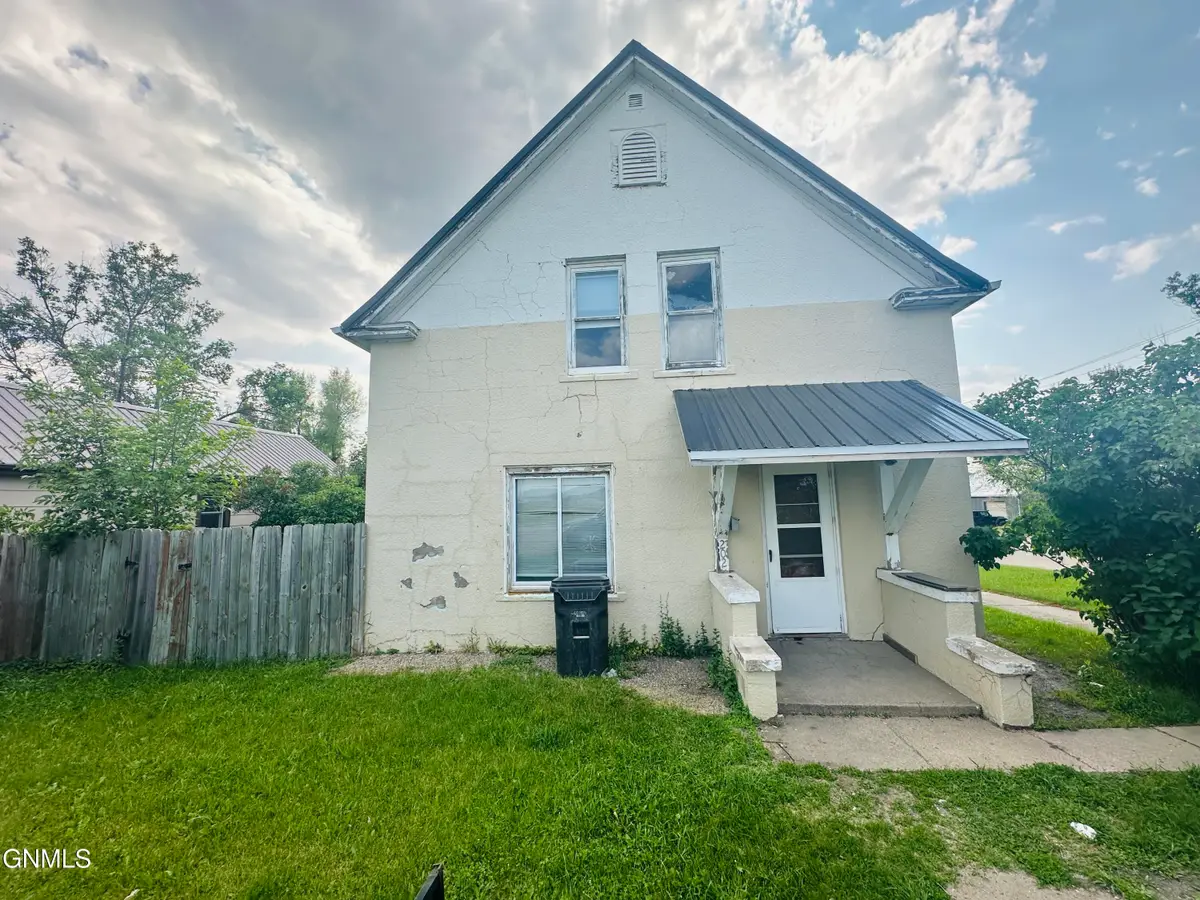 202 8th Avenue Se, Jamestown, ND 58401 - #1
