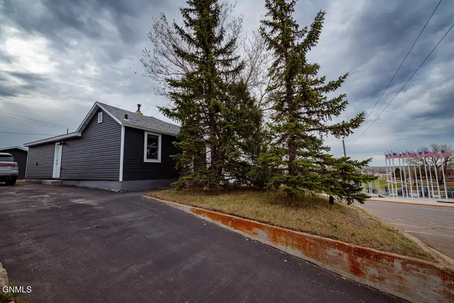 100 2nd Street Ne, Watford City, ND 58854 - #2