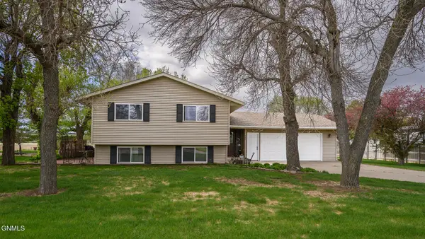 305 1st Street Sw, Beulah, ND 58523