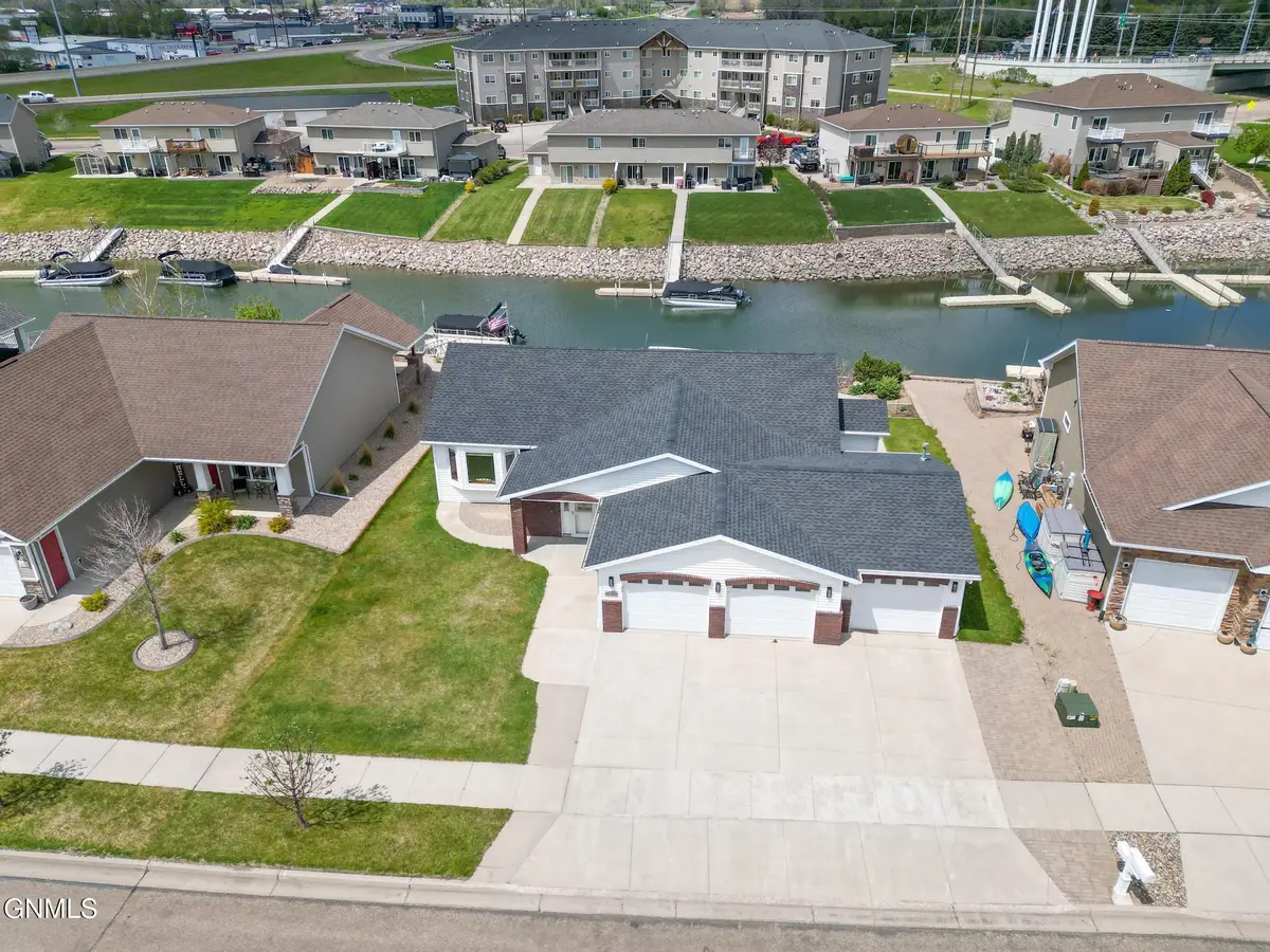 2109 Bridgeview Court Se, Mandan, ND 58554 - #1