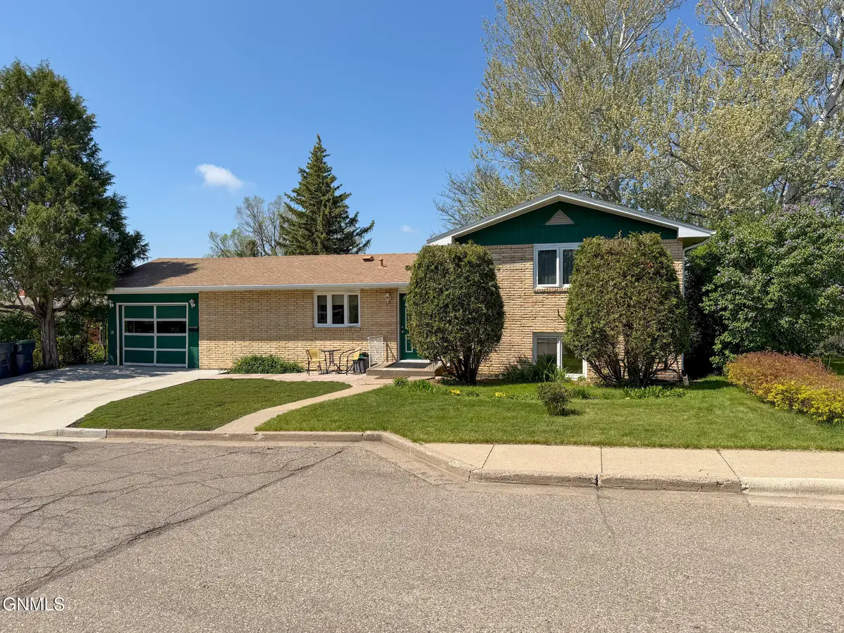 701 3rd Avenue Nw, Mandan, ND 58554 - #1