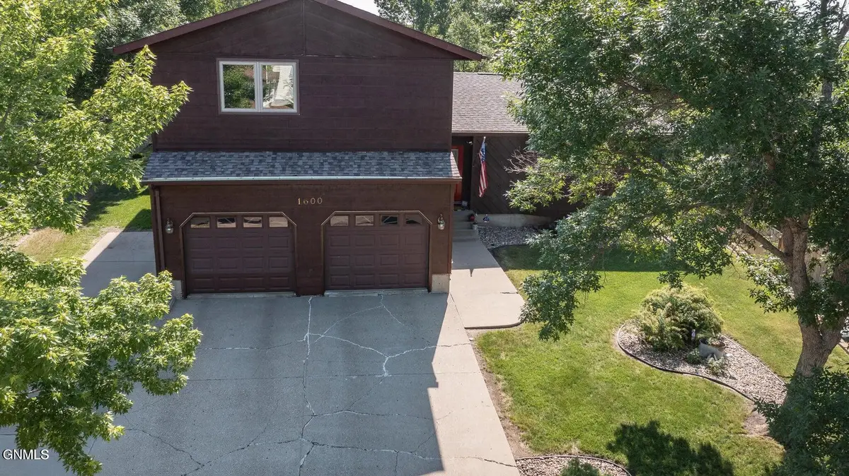 1600 1st Avenue Ne, Beulah, ND 58523 - #1