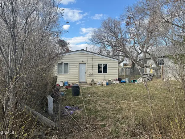 201 3rd Avenue E, Westby, MT 59275