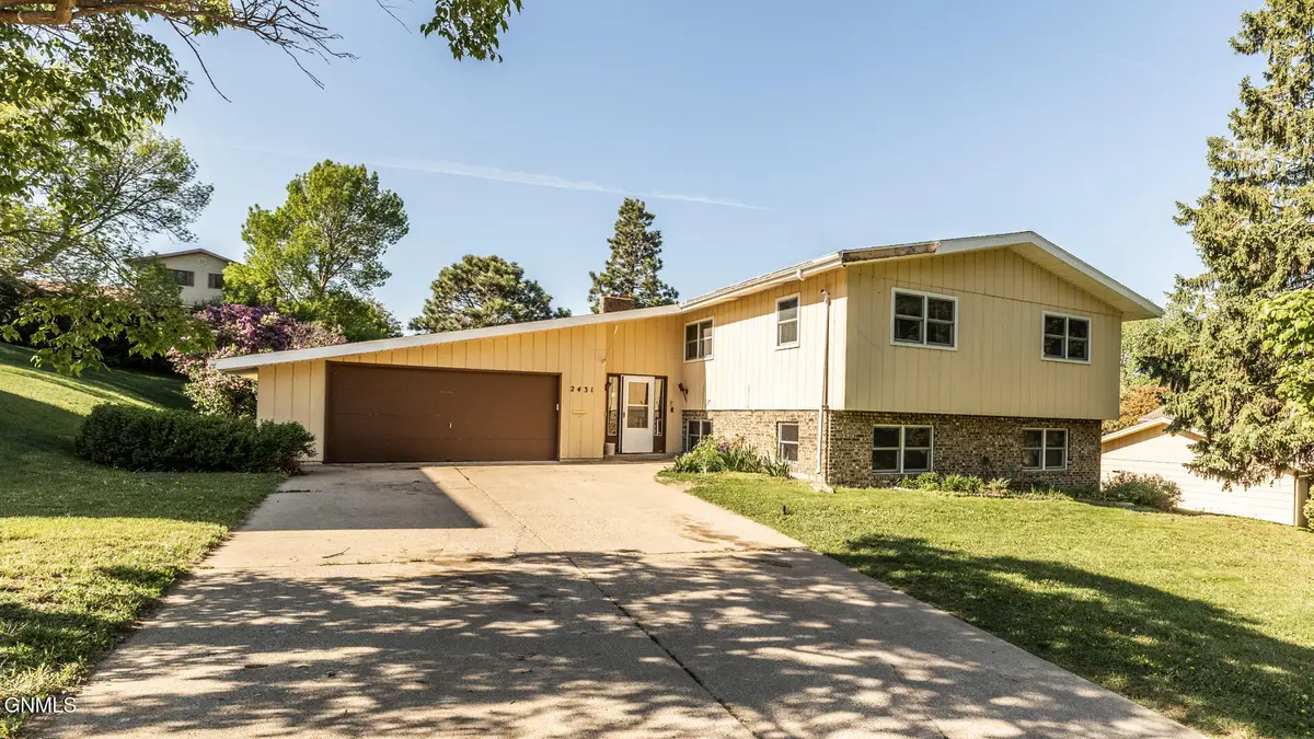 2431 Boulevard Avenue, Bismarck, ND 58501 - #1