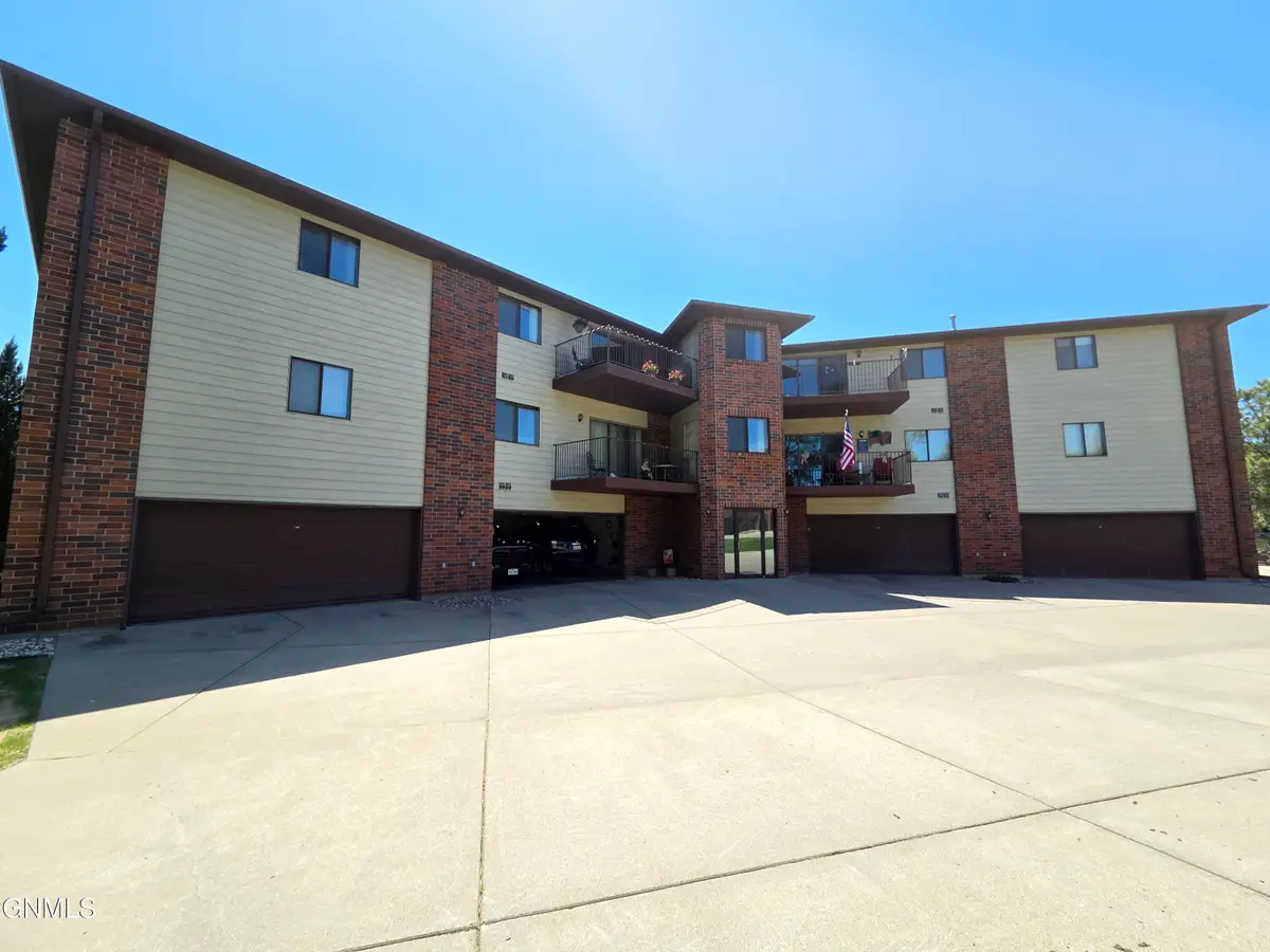 3305 Montreal Street #303, Bismarck, ND 58503 - #1