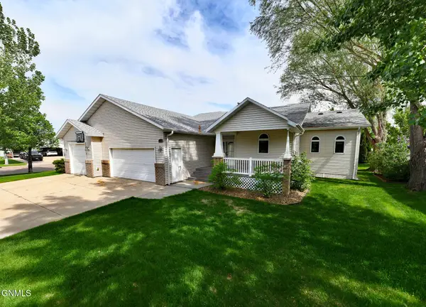 2301 Fresno Drive, Bismarck, ND 58504