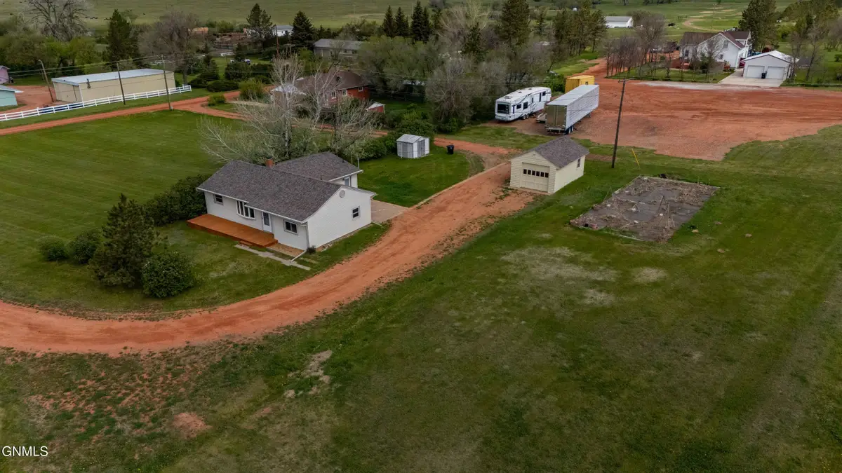 107 6th Street Ne, Belfield, ND 58622 - #1