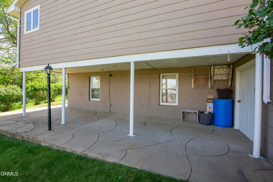 138 1st Avenue Nw, Killdeer, ND 58640 - #3