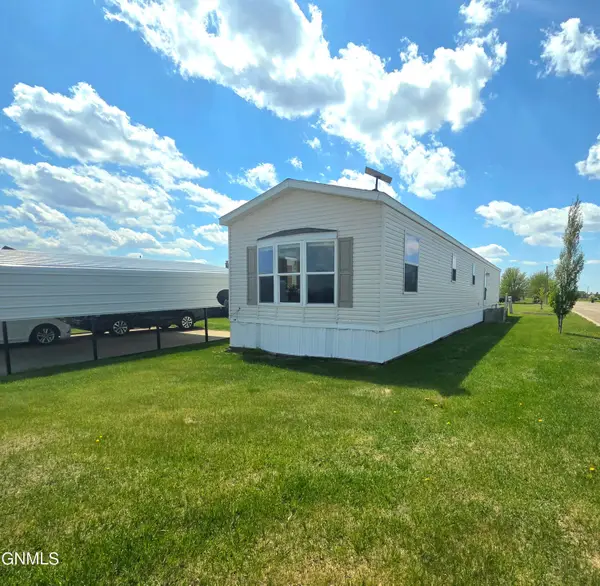338 3rd Street Nw, Gwinner, ND 58040