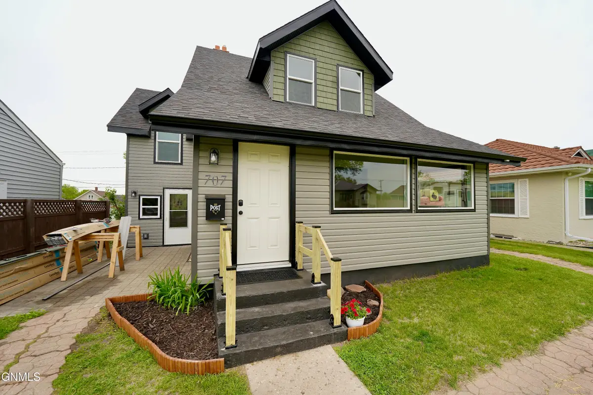 707 5th Avenue Se, Jamestown, ND 58401 - #1