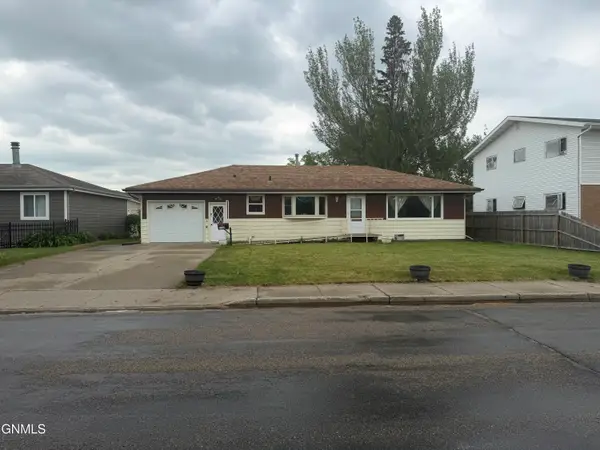 1134 Summit Boulevard, Bismarck, ND 58504